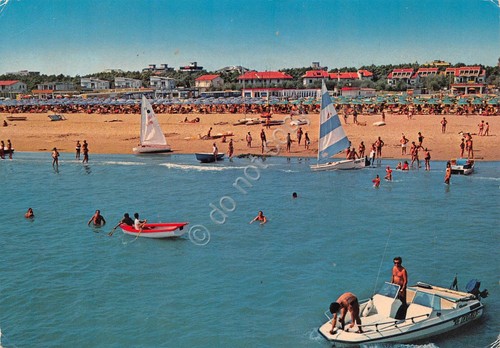 Cartolina Lido degli Estensi veduta dal mare spiaggia barche animata
