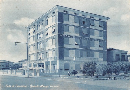 Cartolina Lido di Camaiore Grande Albergo Riviera 1953