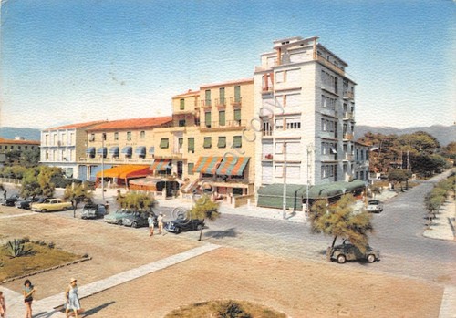 Cartolina Lido di Camaiore Lungomare Alberghi animata auto d'epoca 1965