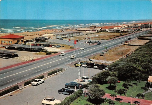 Cartolina Lido di Camaiore Lungomare e spiaggia 1980 (Lucca)