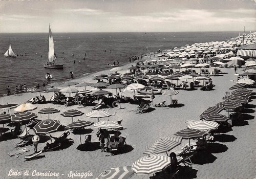 Cartolina Lido di Camaiore Spiaggia anni '50 (Lucca)