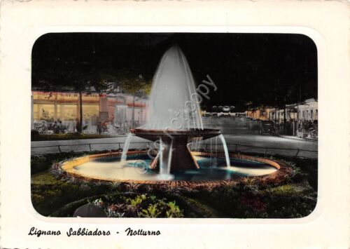 Cartolina Lignano Sabbiadoro Fontana Notturno 1957 (Udine)