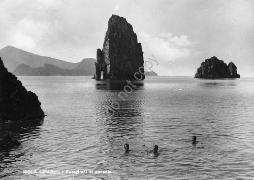 Cartolina Lipari Faraglioni di Ponente animata 1954