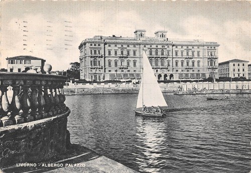 Cartolina Livorno Albergo Palazzo barca a vela 1955
