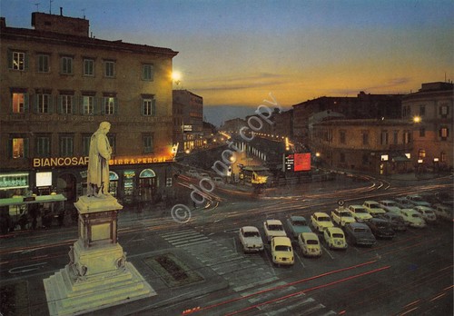 Cartolina Livorno Piazza Cavour notturno Biancosarti Peroni auto anni '80