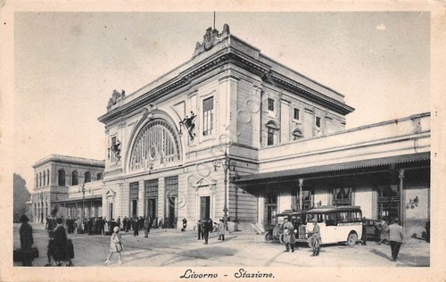 Cartolina Livorno Stazione animata