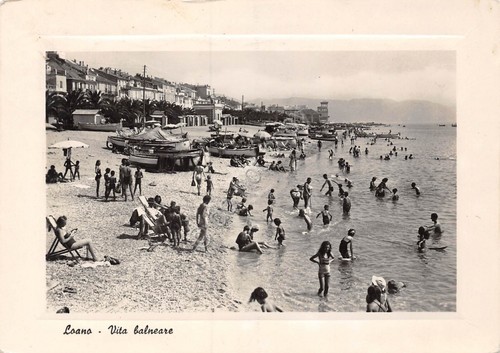 Cartolina Loano Spiaggia animata barche 1956