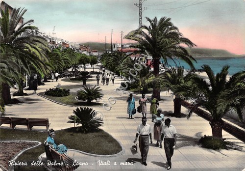 Cartolina Loano Viali a mare colorata 1958