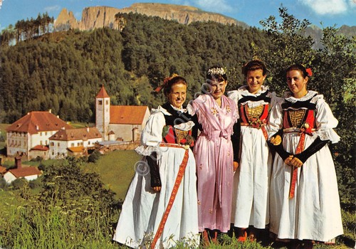 Cartolina Longomoso Alto Adige costumi tradizionali donne 1983