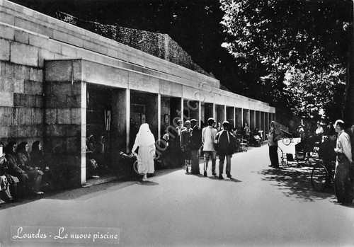 Cartolina Lourdes le nuove piscine animata suora