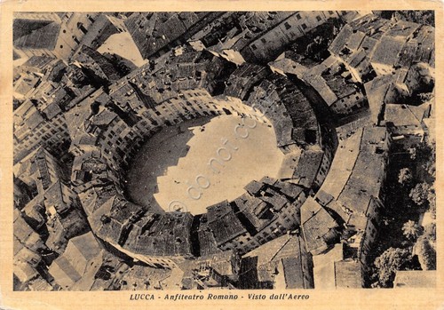 Cartolina Lucca Anfiteatro romano visto da aereo 1957