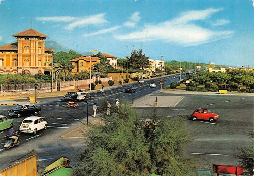 Cartolina Marina di Massa Viale Litoraneo 1971