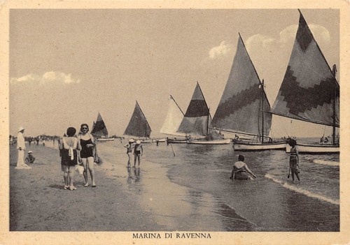 Cartolina Marina di Ravenna spiaggia animata barca a vela anni …