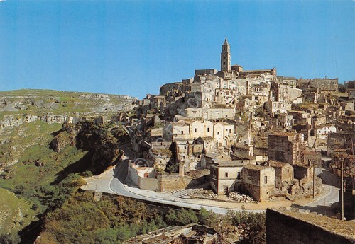 Cartolina Matera veduta dei sassi strada