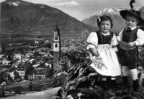 Cartolina Merano Panorama e costumi tradizionali
