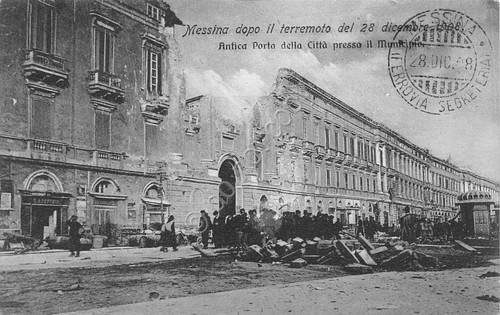 Cartolina Messina Terremoto 1908 Antica Porta presso Municipio