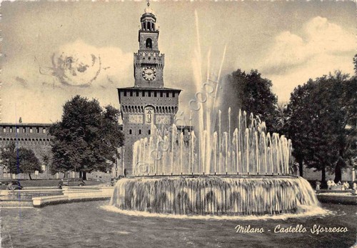 Cartolina Milano Castello Sforzesco con fontana 1956