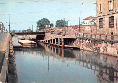 Cartolina Milano Naviglio Grande passaggio sotto un ponte di Strada …