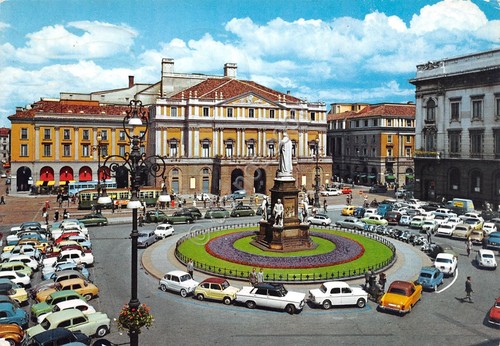Cartolina Milano Piazza della Scala auto d'epoca 1965