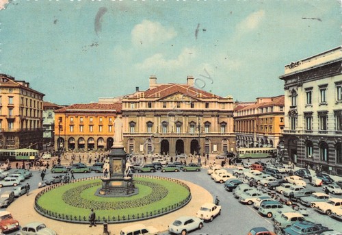 Cartolina Milano Piazza della Scala auto d'epoca e Taxi verdi …