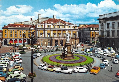 Cartolina Milano Piazza Teatro alla Scala auto d'epoca 1965