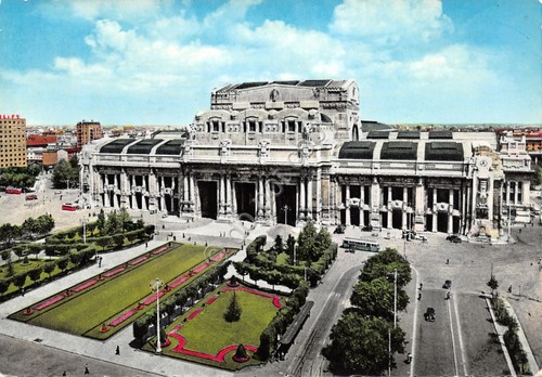 Cartolina Milano Stazione Centrale esterno colorata bus auto 1961