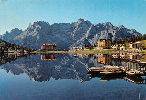 Cartolina Misurina con Surapis panorama dal lago barche edifici 1970