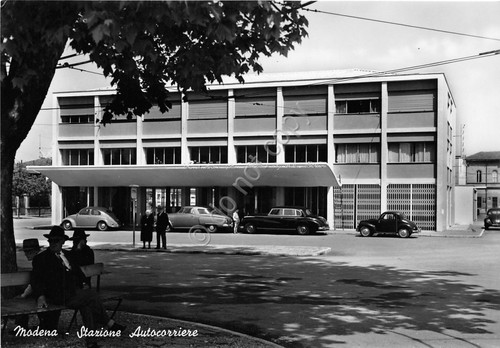 Cartolina Modena - Stazione Autocorriere - auto - anni '50 …