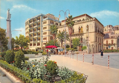 Cartolina Modica Via Medaglie d'Oro e Madonnina (Ragusa)