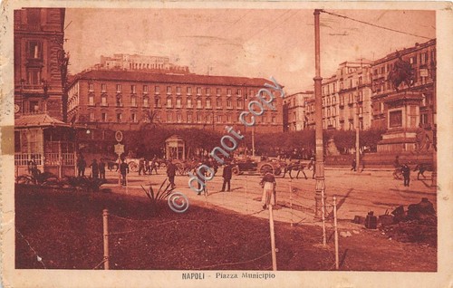 Cartolina Napoli Piazza Municipio animata carretto auto d'epoca 1924