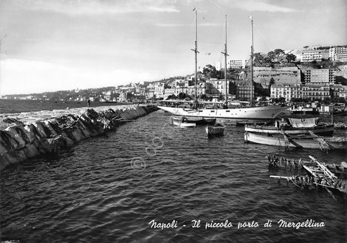 Cartolina Napoli Piccolo porto di Mergellina 1959