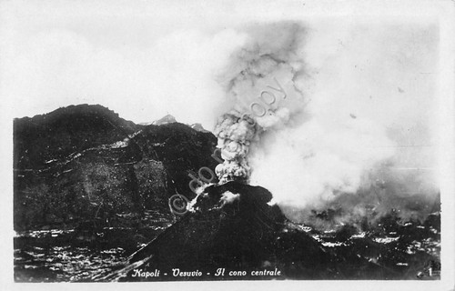 Cartolina Napoli Vesuvio in eruzione cono centrale
