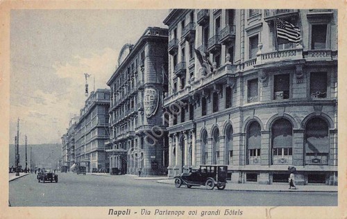 Cartolina Napoli Via Partenope Grand Hotel auto d'epoca anni '30
