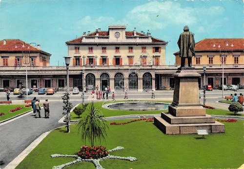 Cartolina Novara Stazione Ferroviaria animata Timbro PT 1965