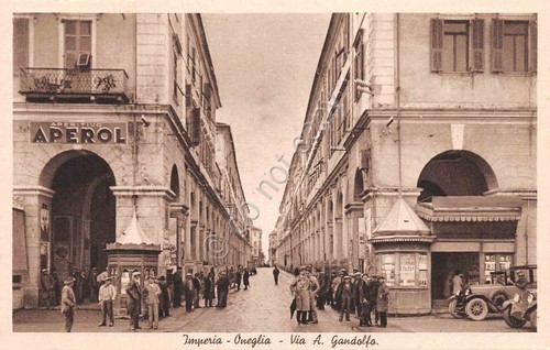 Cartolina Oneglia Imperia Via Gandolfo animata auto d'epoca Aperol anni …