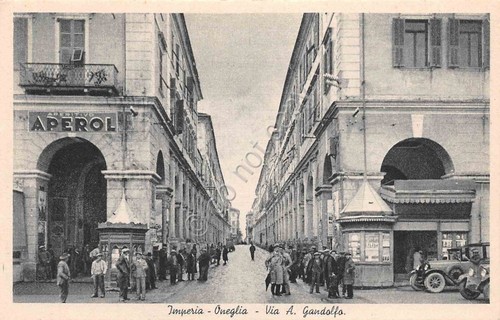 Cartolina Oneglia Imperia Via Gandolfo animata auto d'epoca Aperol anni …