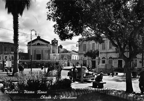Cartolina Oristano Piazza Roma Chiesa S. Sebastiano animata auto 1952