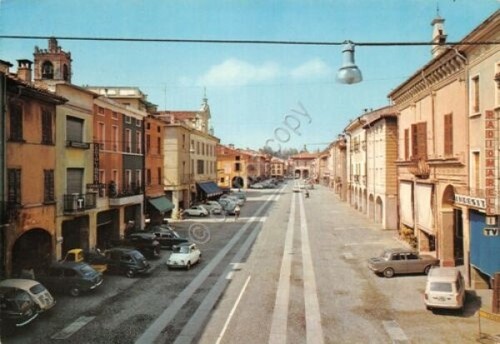 Cartolina Orzinuovi la Piazza tabacchi auto d'epoca 1975