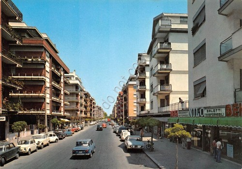 Cartolina Ostia Lido di Roma Via delle Baleniere auto