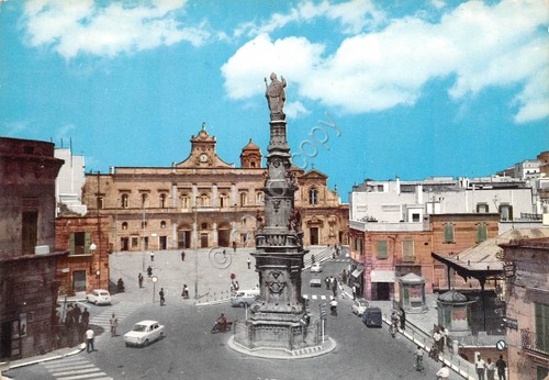 Cartolina Ostuni Monumento e Piazza auto animata