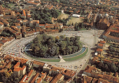Cartolina Padova Prato della Valle veduta aerea case anni '80