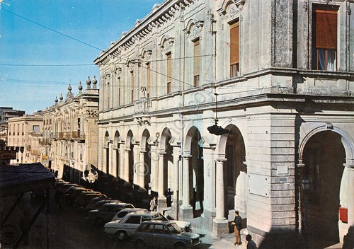Cartolina Palazzolo Acreide Corso V. Emanuele Municipio Palazzo Iudica 1982