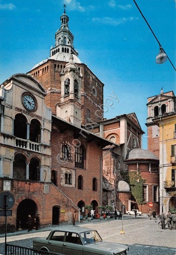 Cartolina Pavia Piazza della Vittoria animata auto d'epoca 1977