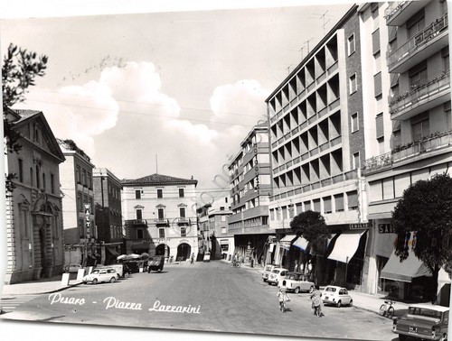 Cartolina Pesaro Piazza Lazzarini animata timbro filatelico 1962