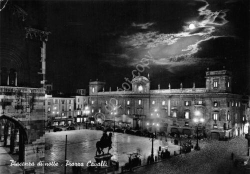 Cartolina Piacenza Piazza Cavalli Notturno 1960