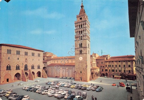 Cartolina Pistoia Piazza del Duomo 1972 auto d'epoca