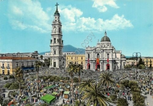 Cartolina Pompei Basilica e Campanile affollata celebrazione colorata 1964