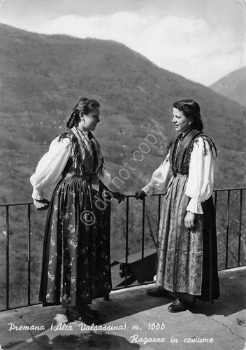 Cartolina Premana Alta Valsassina Ragazze in costume 1951