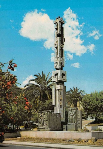 Cartolina Ragusa Piazza Stazione Monumento ai Caduti