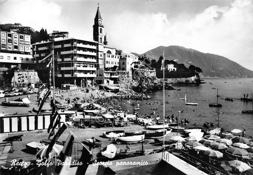 Cartolina Recco Panorama spiaggia e barche 1964